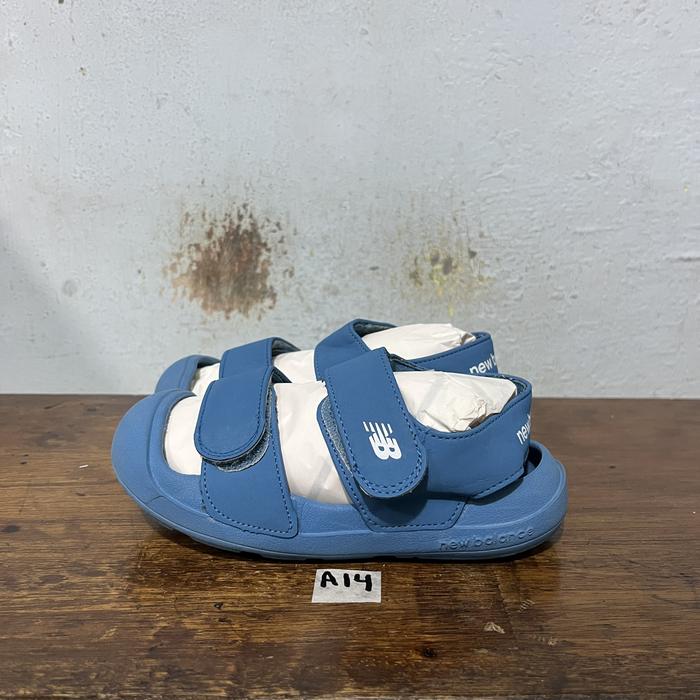 Sendal second ori New balance size 29