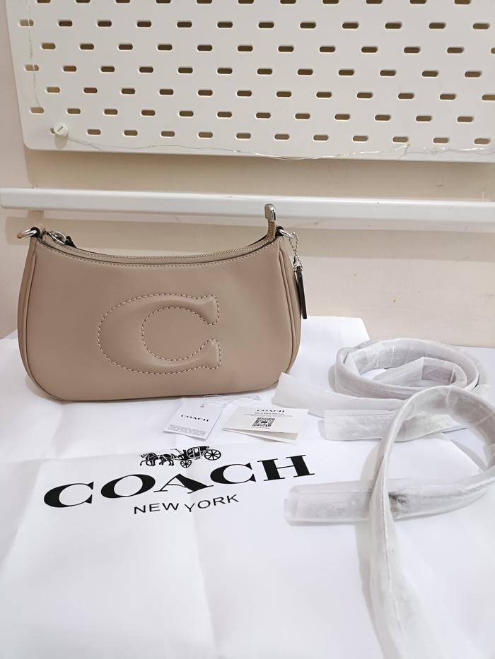 Tas Coach teri shoulder bag taupe (Preloved good condition)