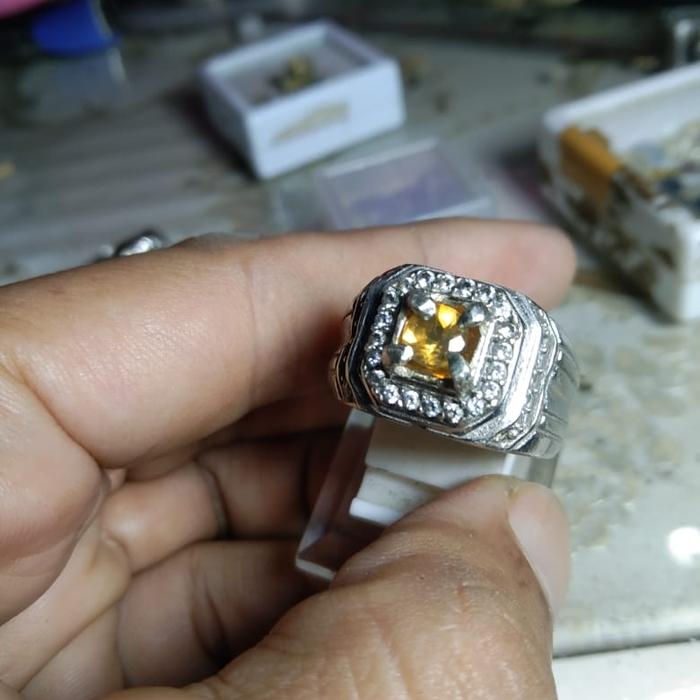 golden yellow safir Ceylon ring plt