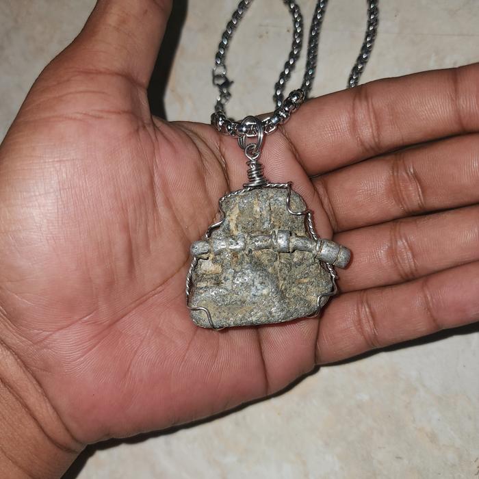 kalung bandul pusaka rjabrawijawa mojopahit sangat wingit aneh antik banget