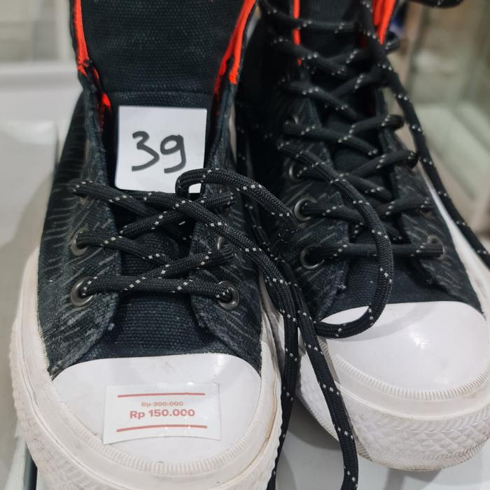 Sepatu Converse Chuck Taylor II Blac/Reflective Lava Original Bekas - 39
