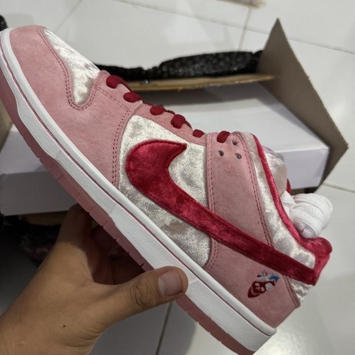 Nike SB Dunk Low Strangelove