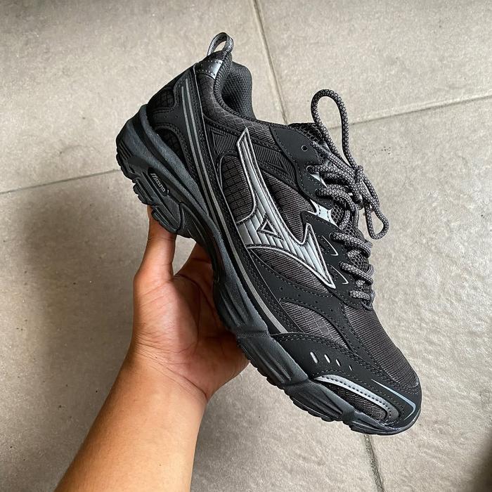 Mizuno MXR - Black Metallic Gray