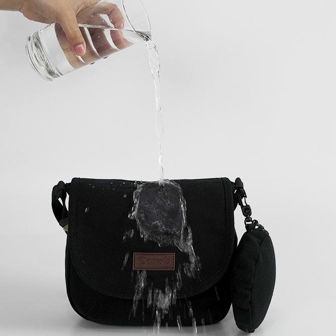 Pamole - Tas Selempang Waterproof Penutup Resleting - Yua Series