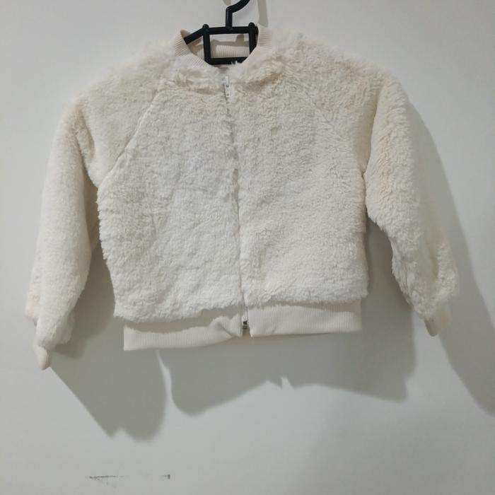 Preloved jacket winter bulu anak perempuan white GAP XS 4-5years almost new