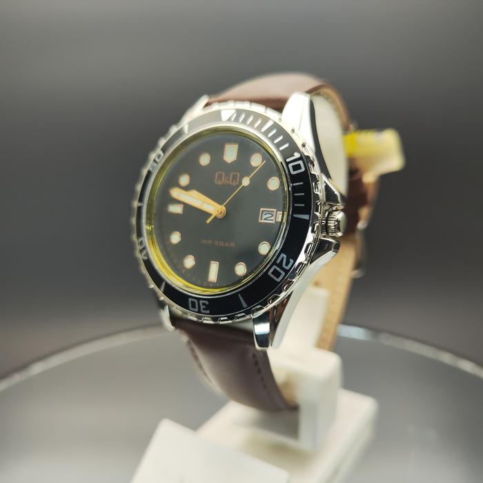 Jam Tangan Pria Q&Q QnQ QQ Analog Strap Cokelat A172J312Y Original