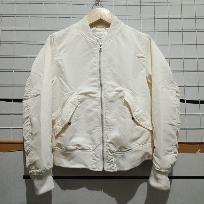 Bomber Uniqlo - jaket uniqlo - uniqlo second - uniqlo preloved - jaket uniqlo preloved - jaket uniql