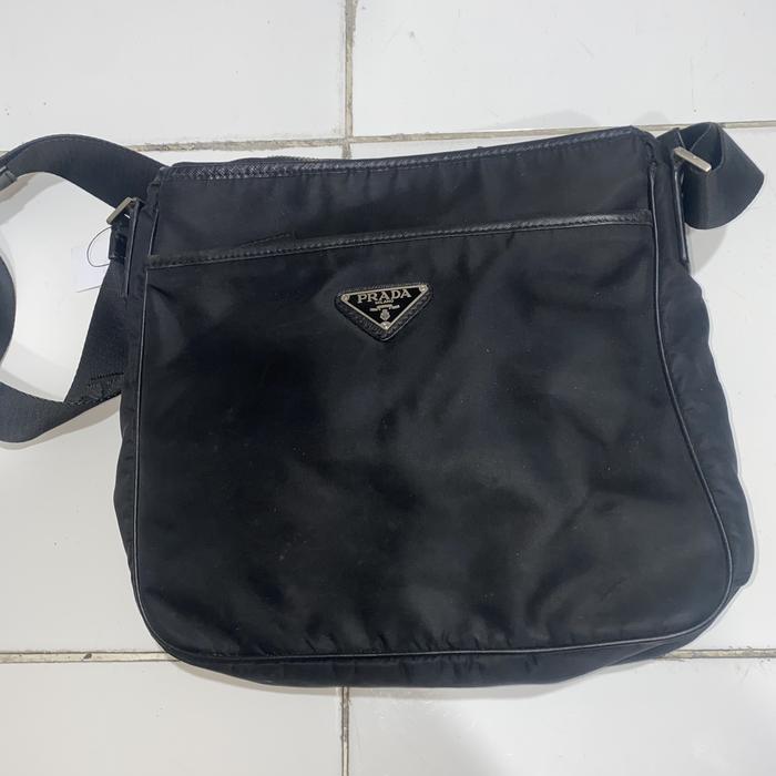 Tas selempang Prada