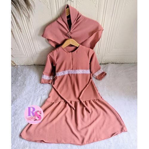 nagita pink peach gamis anak set kerudung crinkle airflow variasi renda putih [Rubi's]