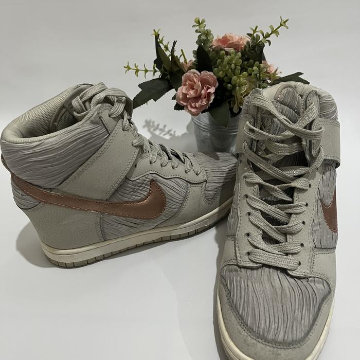 (Preloved) Nike Dunk Sky High Light Bone Metallic Red Bronze