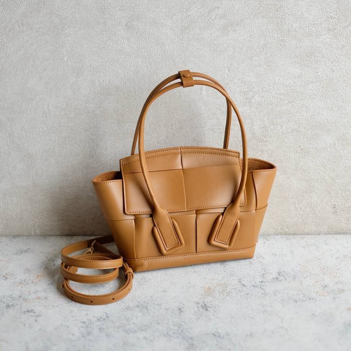 bag BV tas Mini Arco Shoulder Bag in Caramel