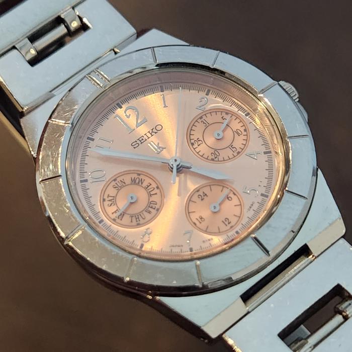 Jam tangan wanita Seiko Lukia