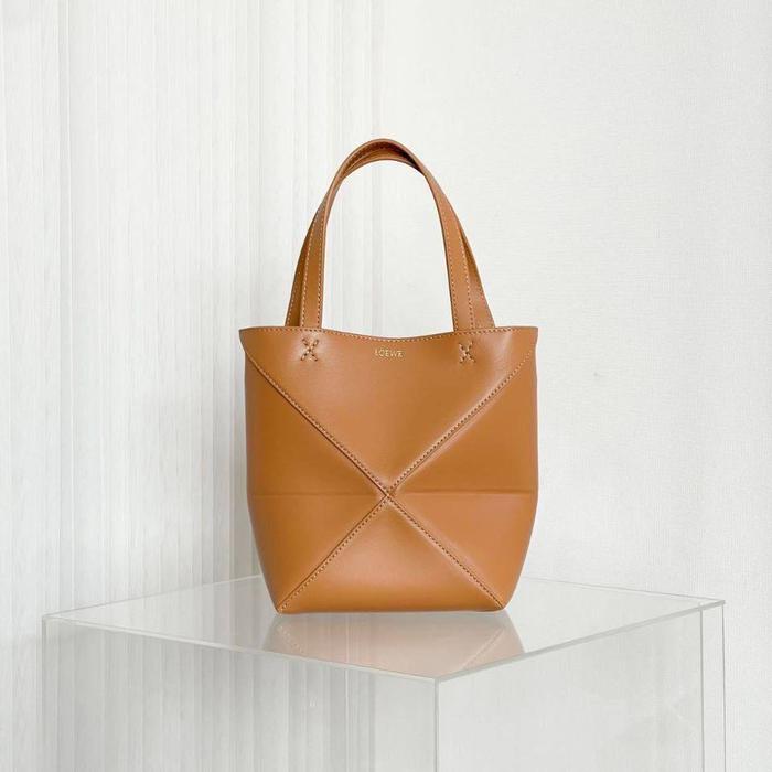 LOE Mini Puzzle Fold Tote in Shiny Calfskin Warm Desert Size : 20 x 16,5 x 9,5cm