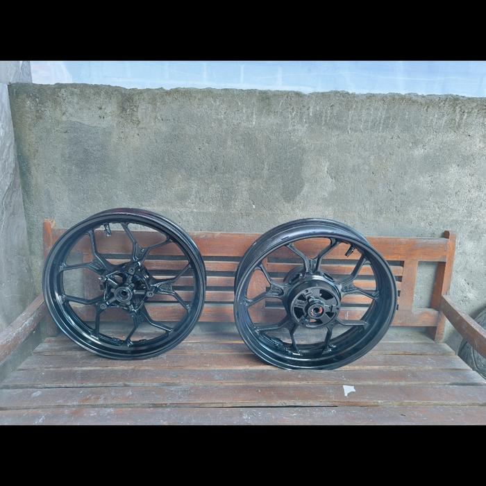 Velg depan belakang original copotan Yamaha R25 mt25 new old ABS non ABS 2014-2024 warna hitam biru
