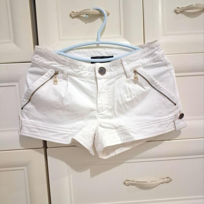 White Shorts/ Hotpants celana pendek putih cecil mc bee size S