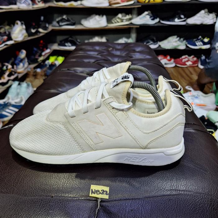 Sepatu second original New balance 247 white size 39