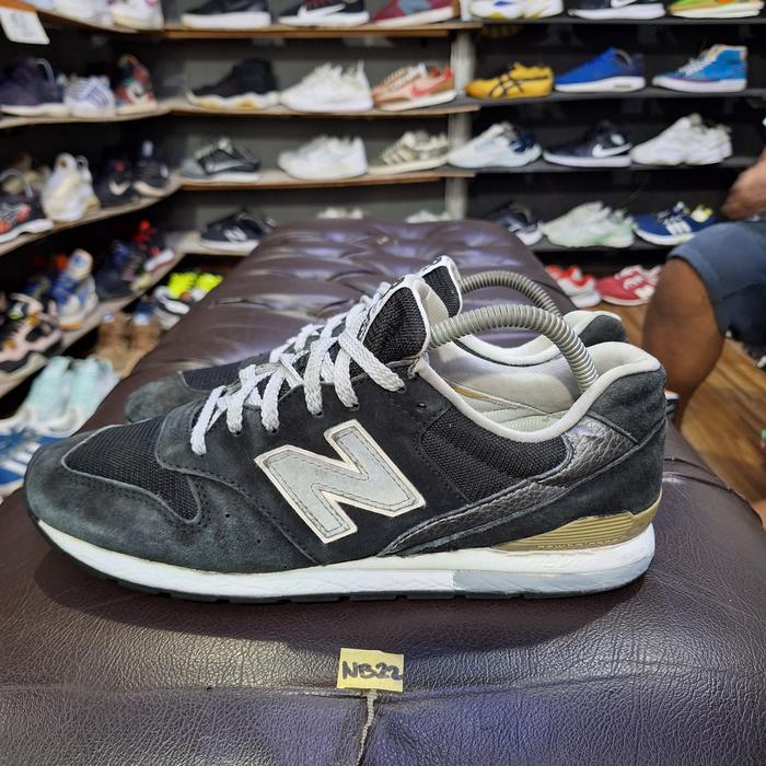 Sepatu second original New balance 996 black size 42