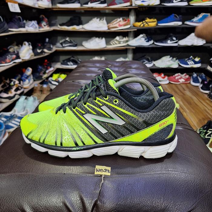 Sepatu second original New balance 890 size 42