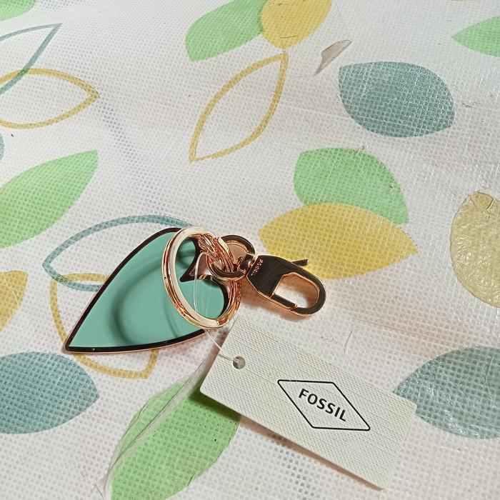 Fossil Charm gantungan kunci untuk tas wanita bentuk Love hati