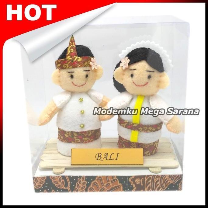 Boneka Pakaian Adat Bali Miniatur Pajangan