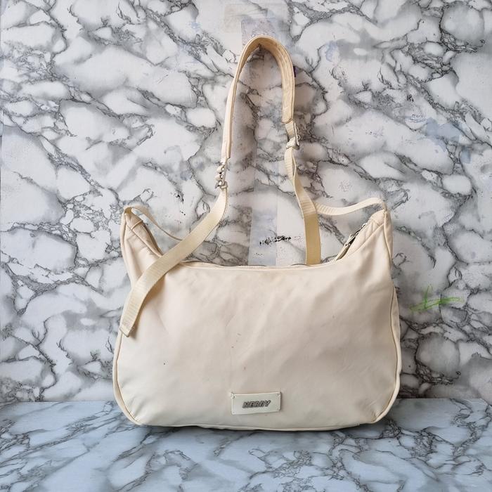 TAS SLING NERDY WANITA SECOND BRANDED IMPORT CREAM / TAS SELEMPANG NYLON NERDY WANITA