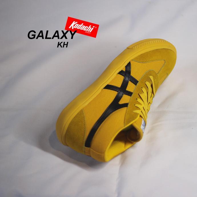 SEPATU KODACHI GALAXY KUNING HITAM - Kodachi Mid Cut Galaxy Bruce Lee