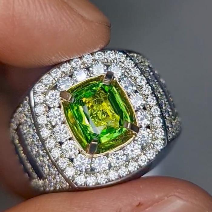Natural Green Tsavorite Garnet 1.5 CT Top Metalix Green Siang Malam Memo GRI