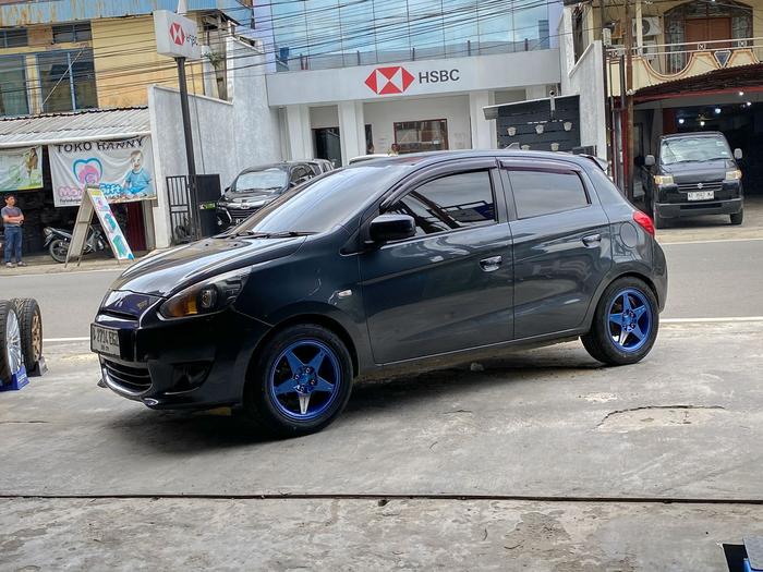 Velg dan ban mobil sidoarjo hsr r15 4x100 untuk mirage jazz brio yaris freed mobilio swift spalsh ag