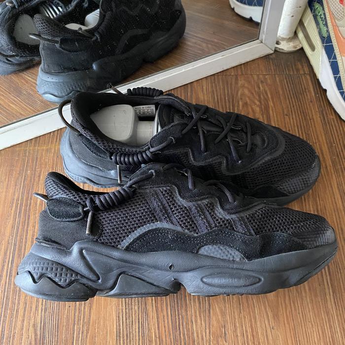 Adidas ozweego triple black original murah - sneakers second market