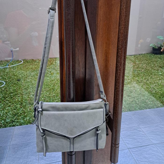 Tas Slempang Wanita Abu American Eagle Preloved