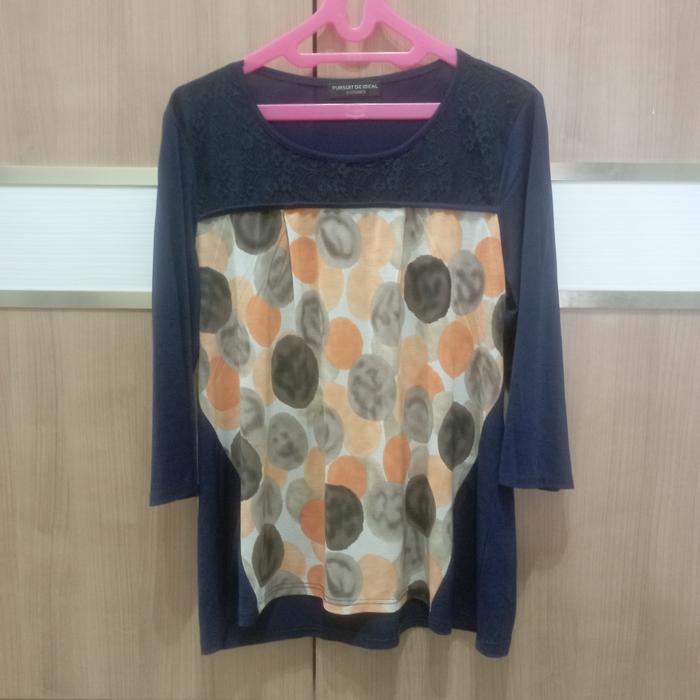 blus bekas kaos wanita dewasa fit to L navy preloved thrifting