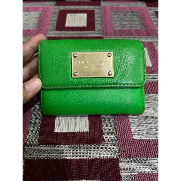 Preloved Dompet MK Green     .