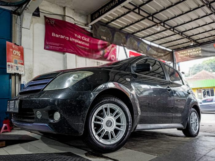 Velg dan ban mobil sidoarjo hsr r15 4x100 untuk jazz brio yaris freed mobilio swift spalsh agya ayla