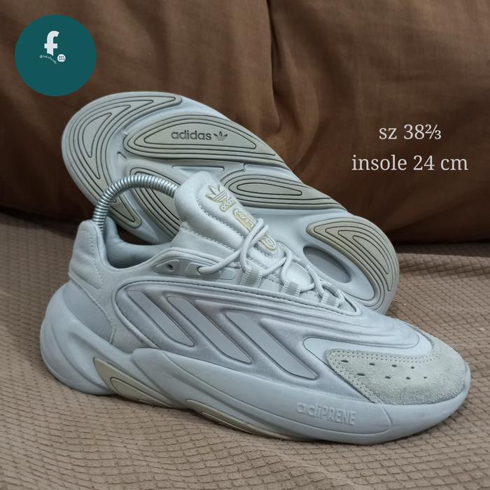 Sepatu Adidas Ozelia Triple Grey size 38⅔ . Second . Sepatu Sneakers Adidas Ozelia . Sepatu Wanita P