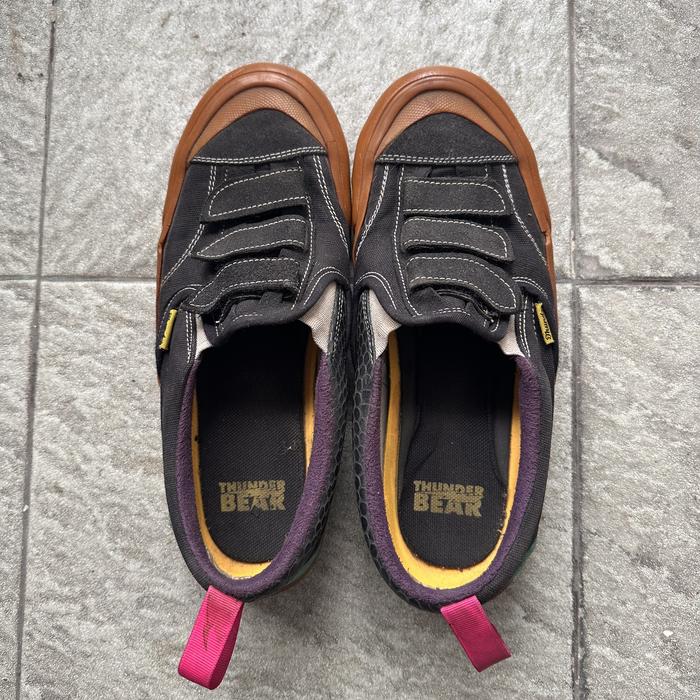 Sepatu thunder bear bekas