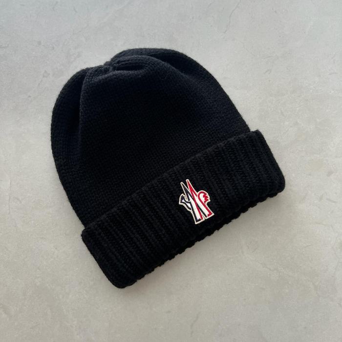 MONCLER GRENOBLE BEANIE IN BLACK ULTRAFINE WOOL
