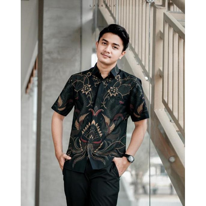 Laskala Batik Premium Slimfit Haikal Hitam Lengan Pendek KP08A306