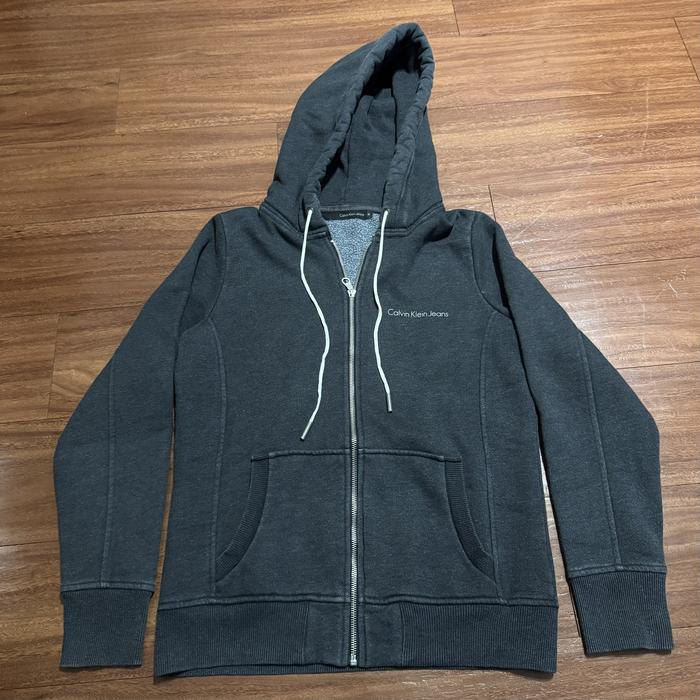 Jaket Hoodie Calvin Klein Jeans Abu Tua - Size M