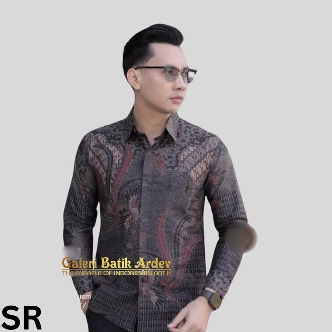 Galeri Batik Ardev Ken Ndaru Kemeja Pria Lengan Panjang Reguler Lapis Furing Warna Hitam