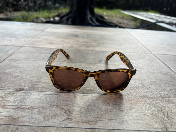 Wayfarer frame motif macan