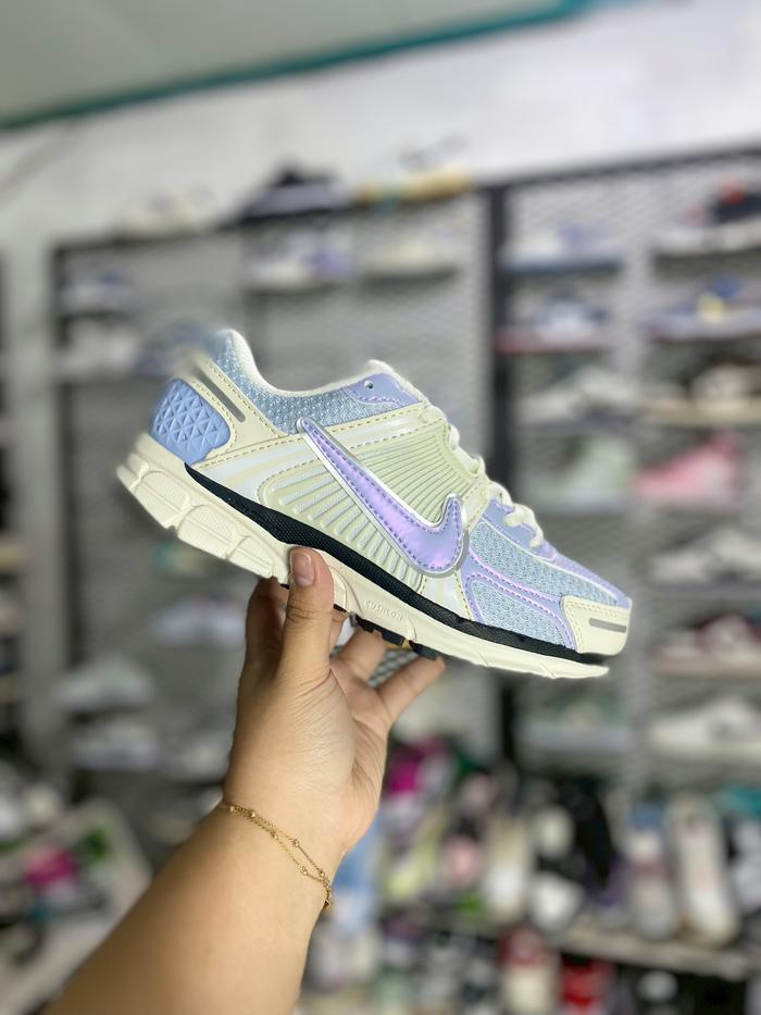 SEPATU SNEAKERS NIK333 Z00M VOMERO 5 LAVENDER
