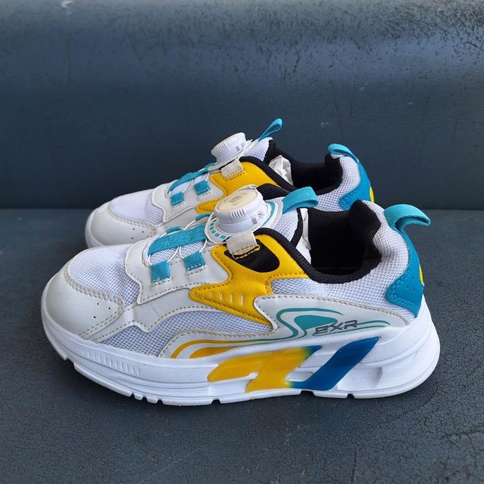 Sepatu anak second original EXR BOA size 33,5