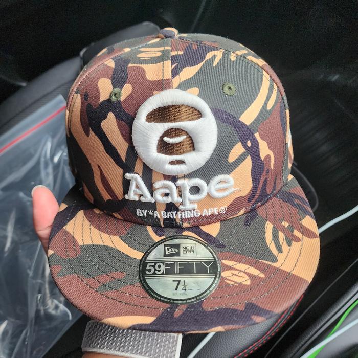 Topi New Era X Aape Like New