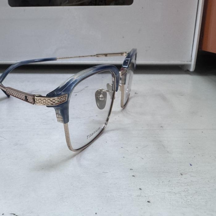 Kacamata Agnes B titanium unisex