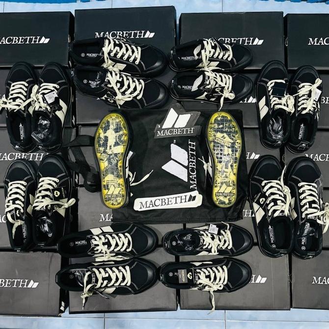 Macbeth ELIOT Black Cement (New)