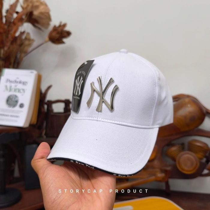 TOPI BASEBALL DISTRO LOGO NY - LOGO PLAT BESI SILVER – TOPI BASEBALL PRIA WANITA PUTIH LOGO PLAT NY 