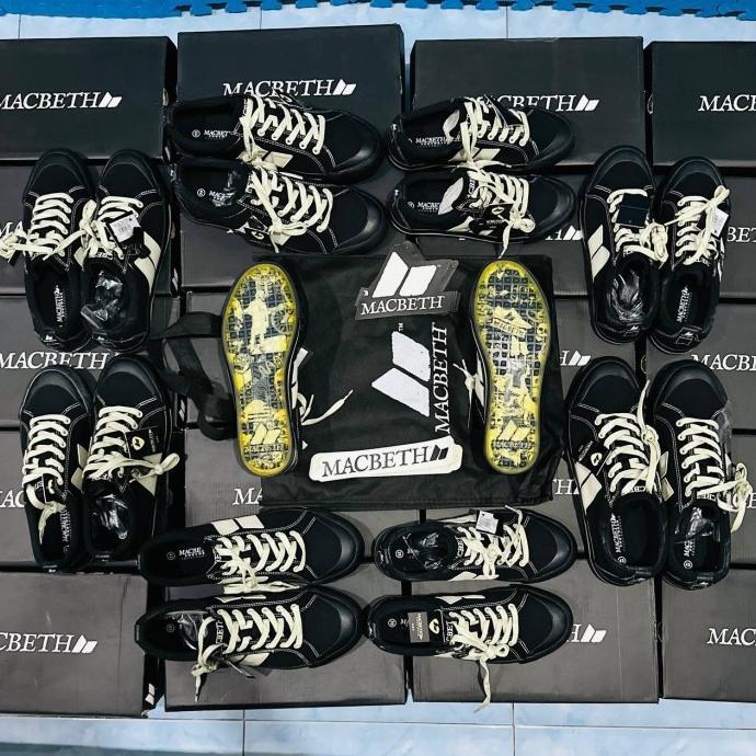Macbeth ELIOT Black Cement (New)