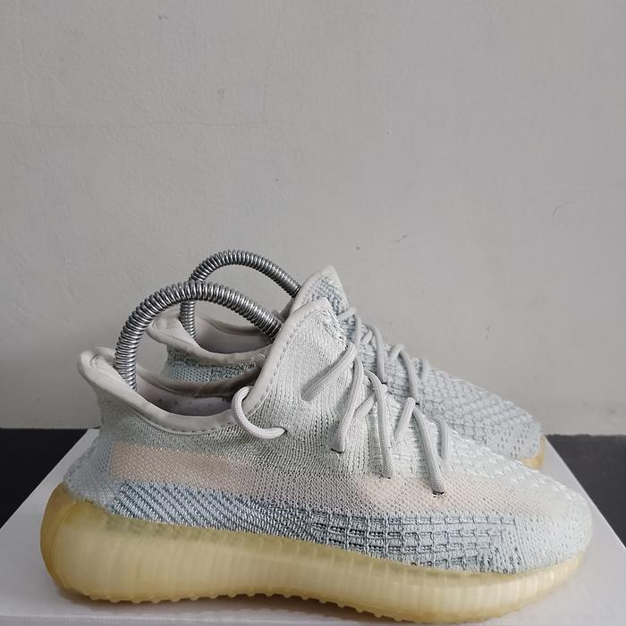 Sepatu Second Branded 4D1D45 Y33ZY Bost Size 36 Warna Grey.Sepatu Pria & Wanita