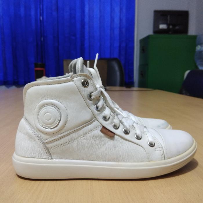 Sepatu Sneakers Kulit seri Soft 7 Mid size 38 preloved leathers hiking outdoor boots second bekas ec