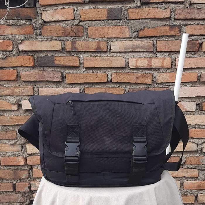 monster republic messenger bag